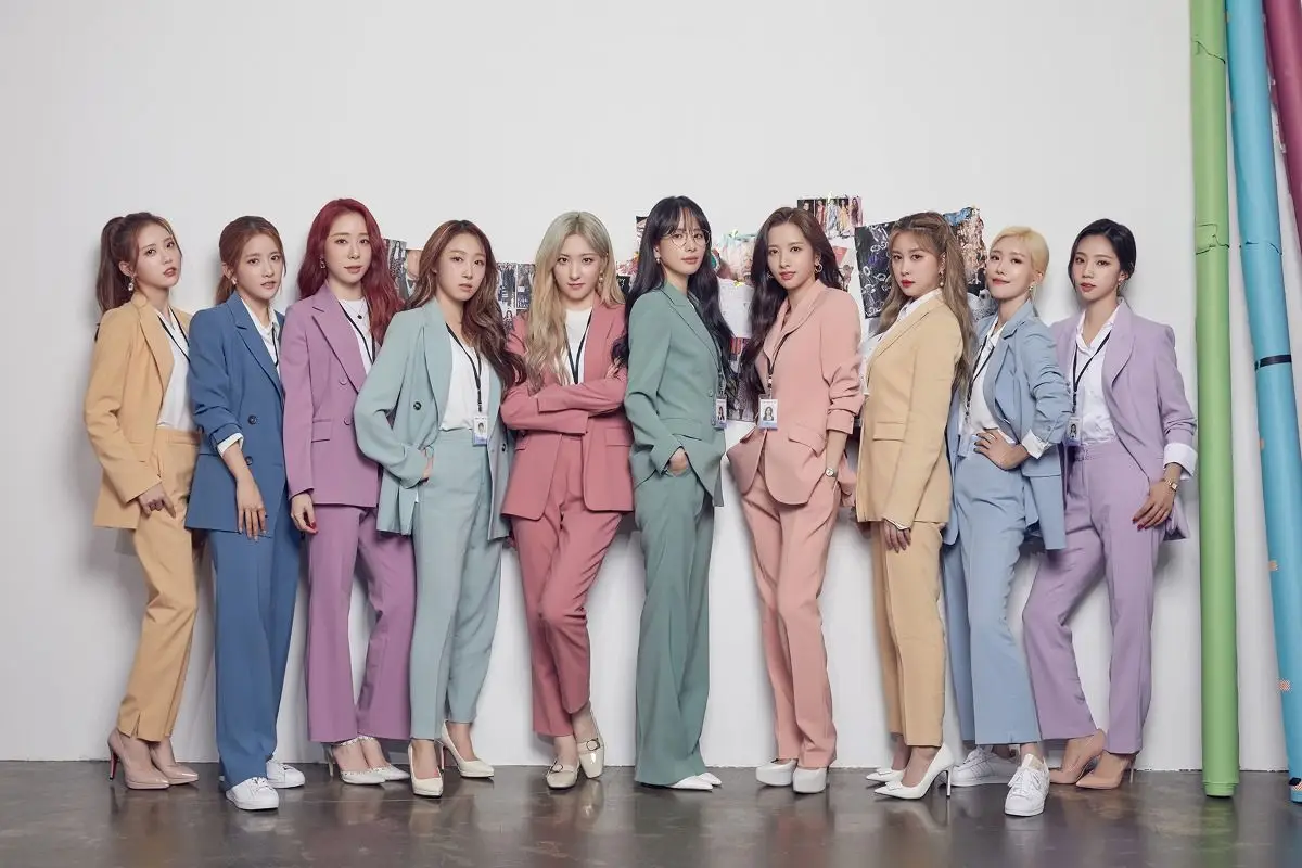 우주소녀 유니버스 화보 Office Work-파티플래너-단체
