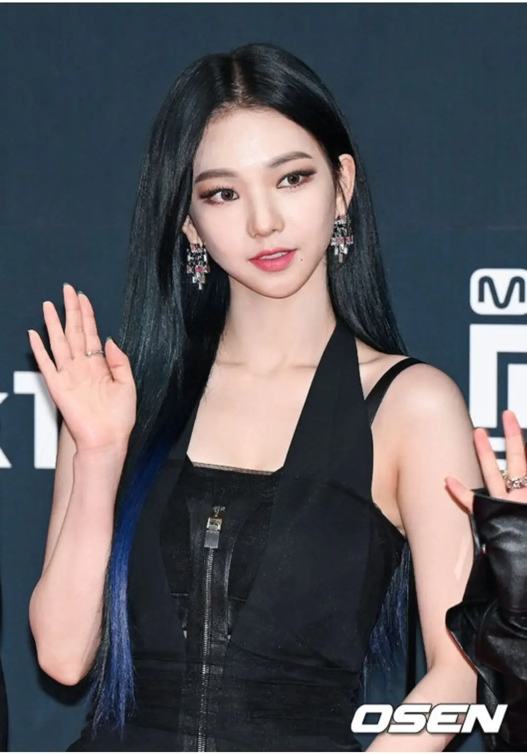 MAMA레드카펫 에스파 카리나 기사.jpg