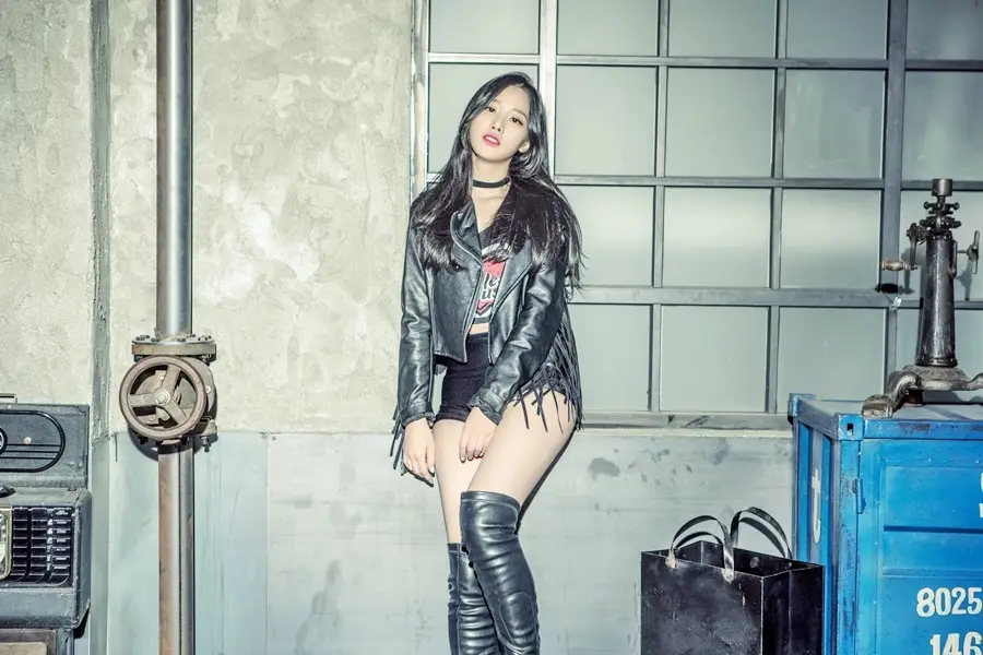 가죽팬츠 입은 조현