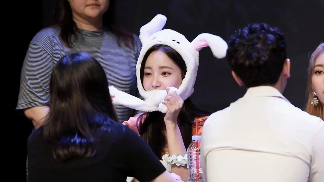 모모랜드 연우 토끼모자