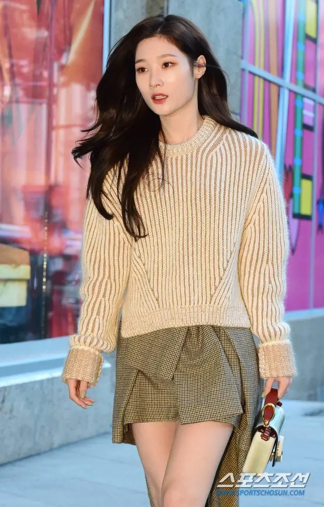 오늘자 노량진 정채연