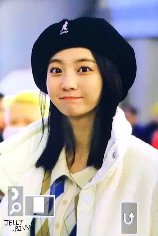 베레모쓰고 출국하는 오마이걸 비니