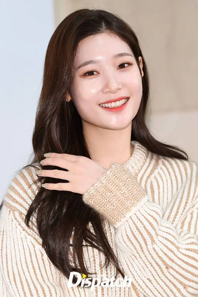 오늘자 노량진 정채연