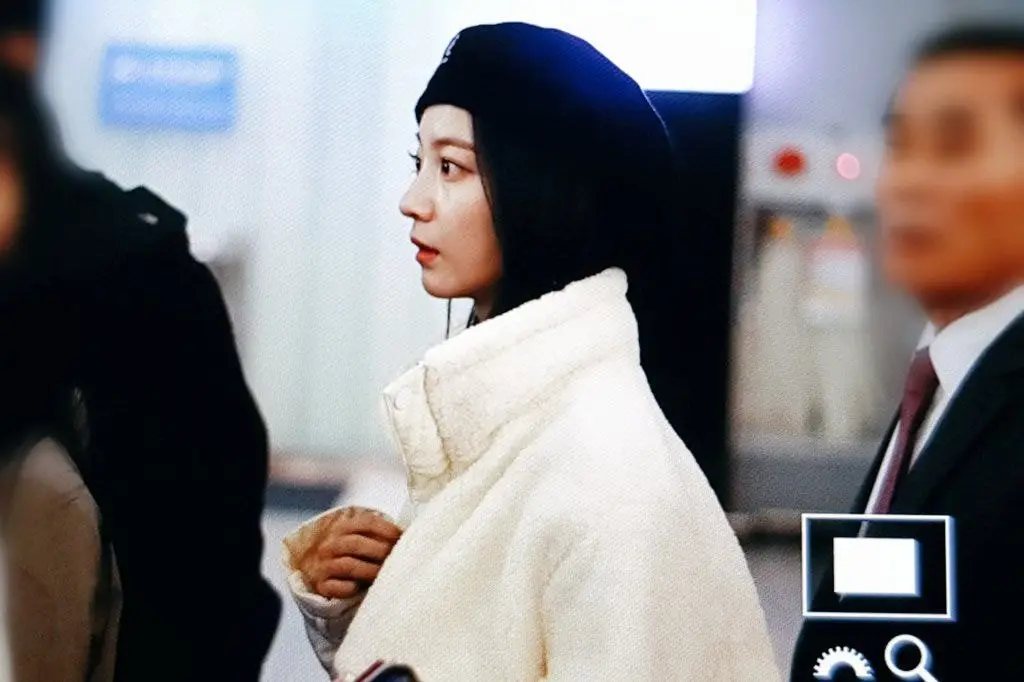 베레모쓰고 출국하는 오마이걸 비니