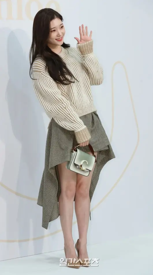 오늘자 노량진 정채연