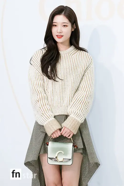 오늘자 노량진 정채연