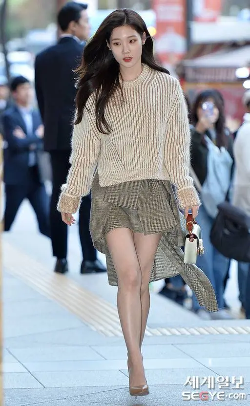 오늘자 노량진 정채연
