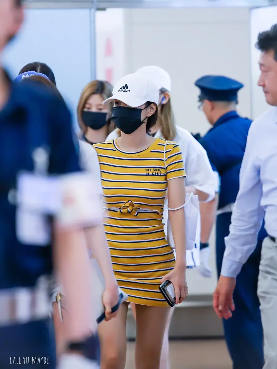 공항패션 아이즈원 강혜원.jpg