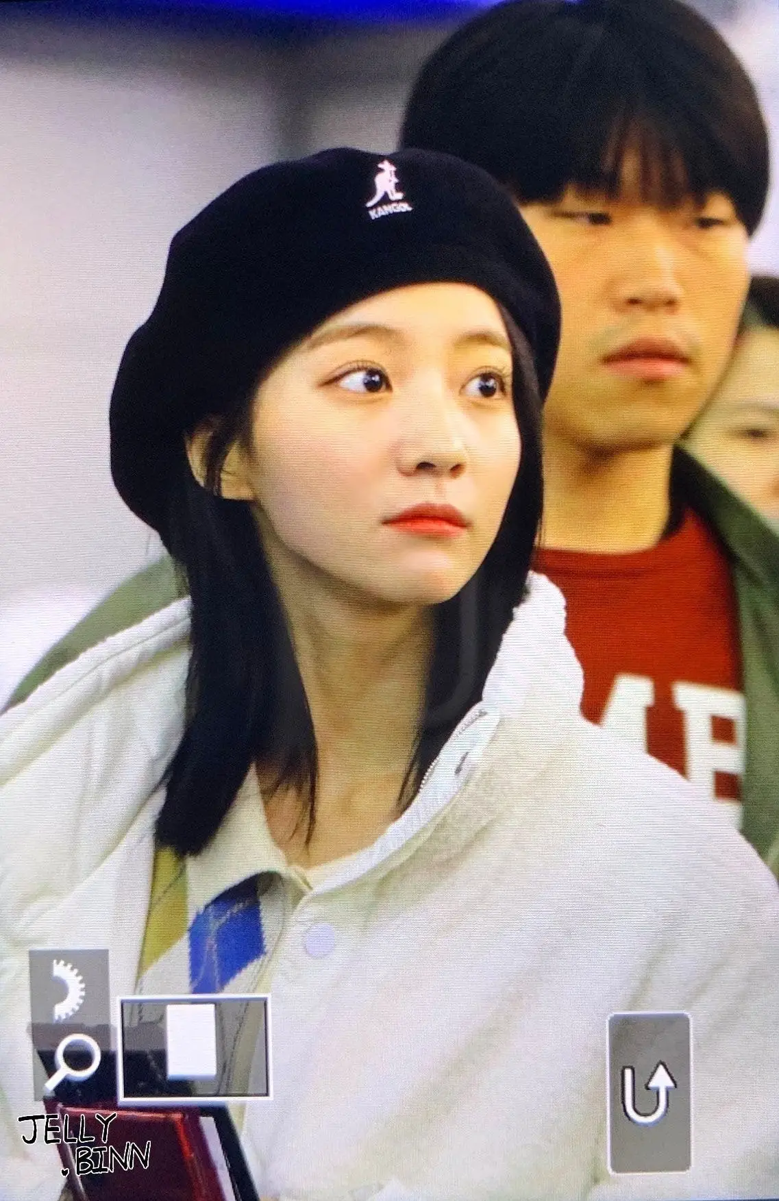 베레모쓰고 출국하는 오마이걸 비니
