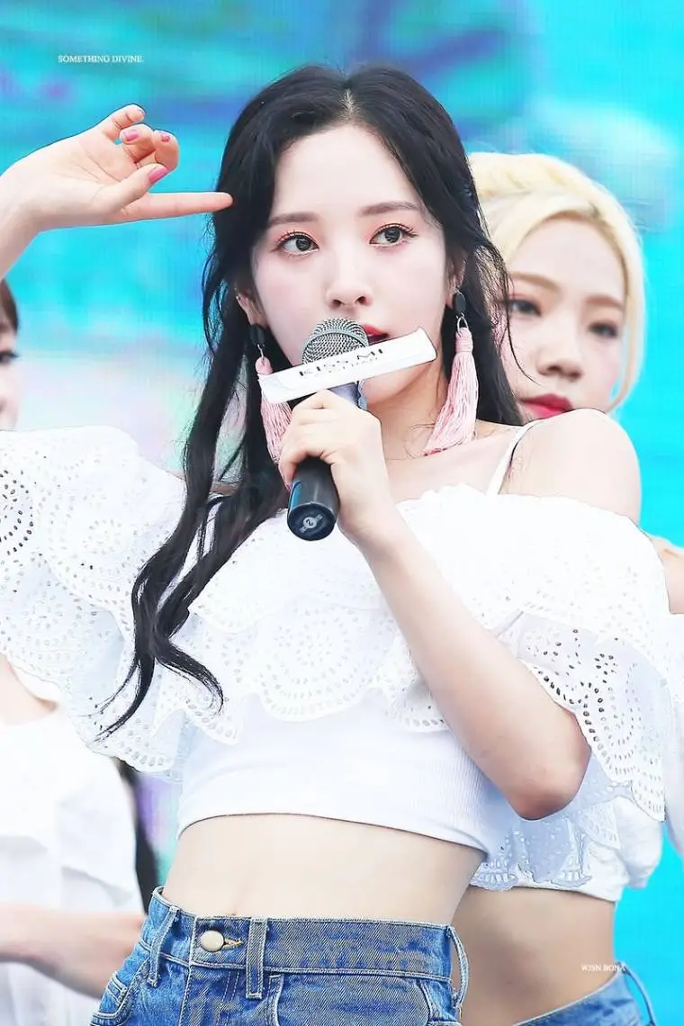 우주소녀 보나.jpg