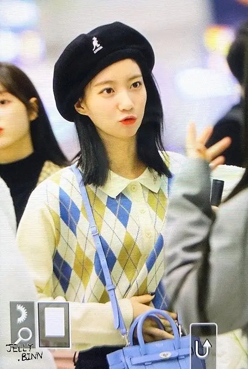 베레모쓰고 출국하는 오마이걸 비니