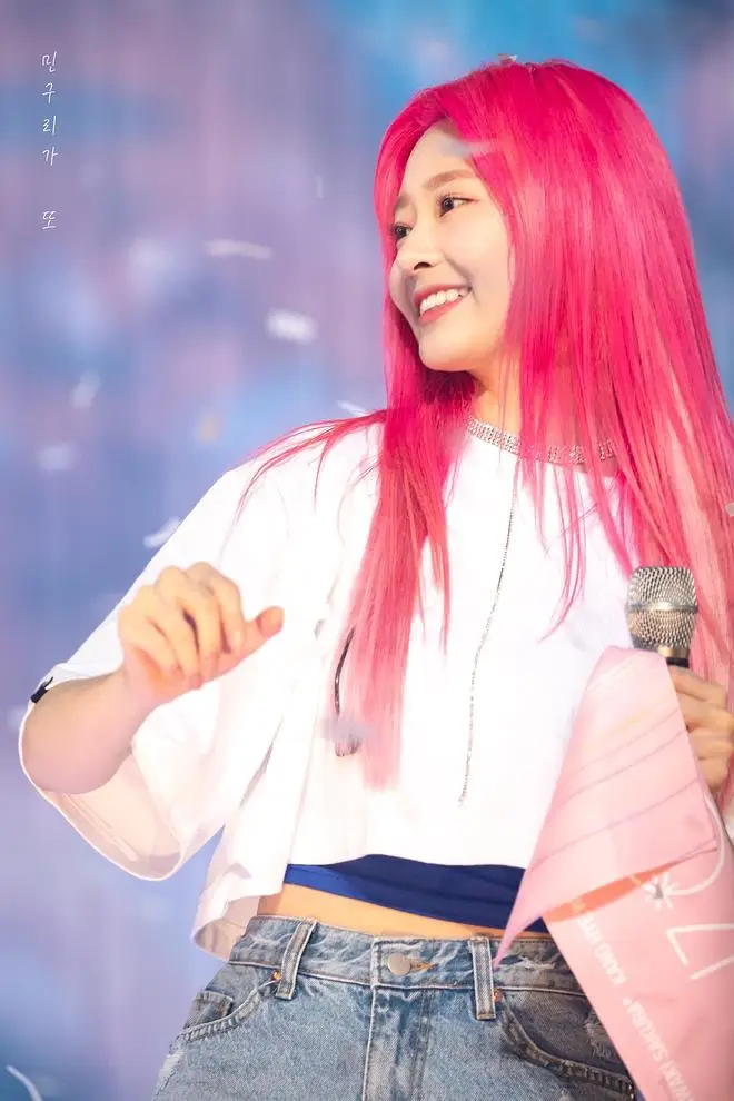 핑크컬러... #아이즈원 #밍구리 #김민주 @아이즈원콘서트