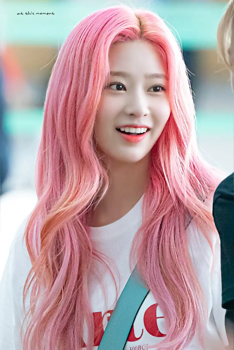 핑크머리 민주 @ #아이즈원 출국