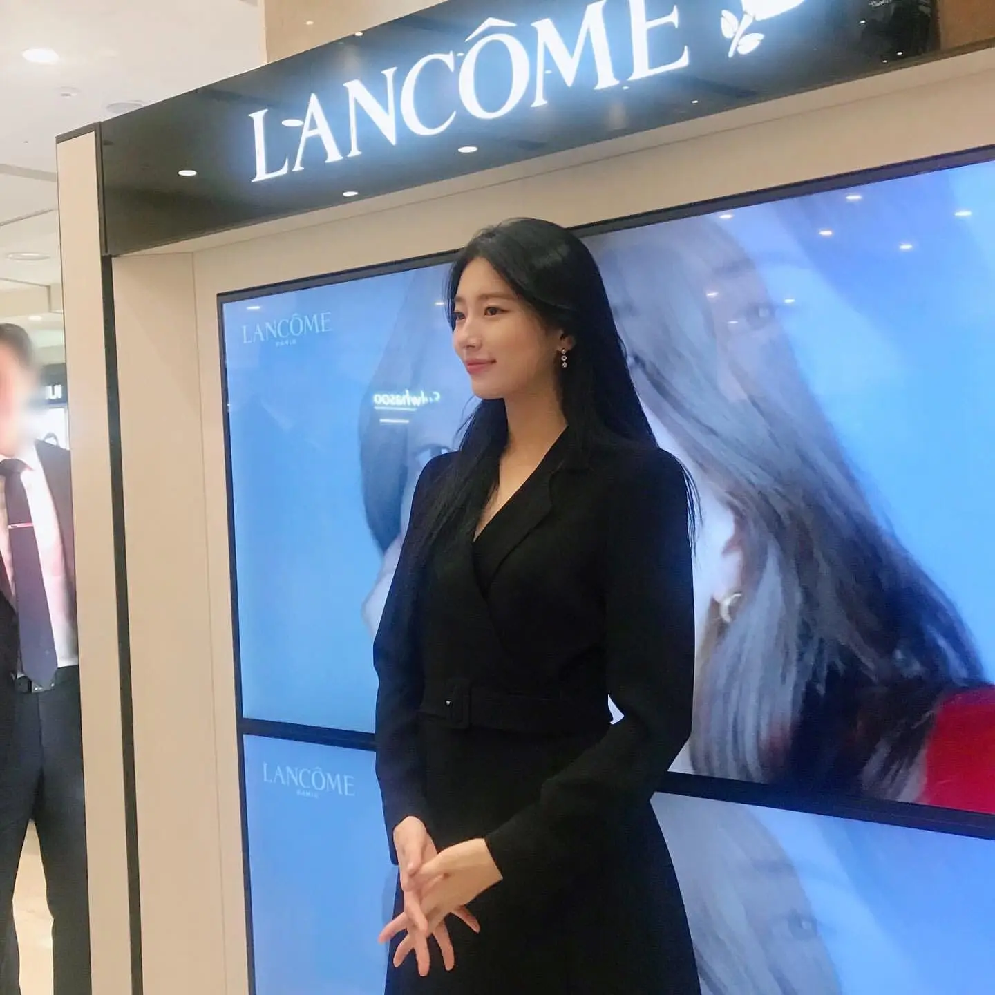 폰카로 찍은 수지.jpg