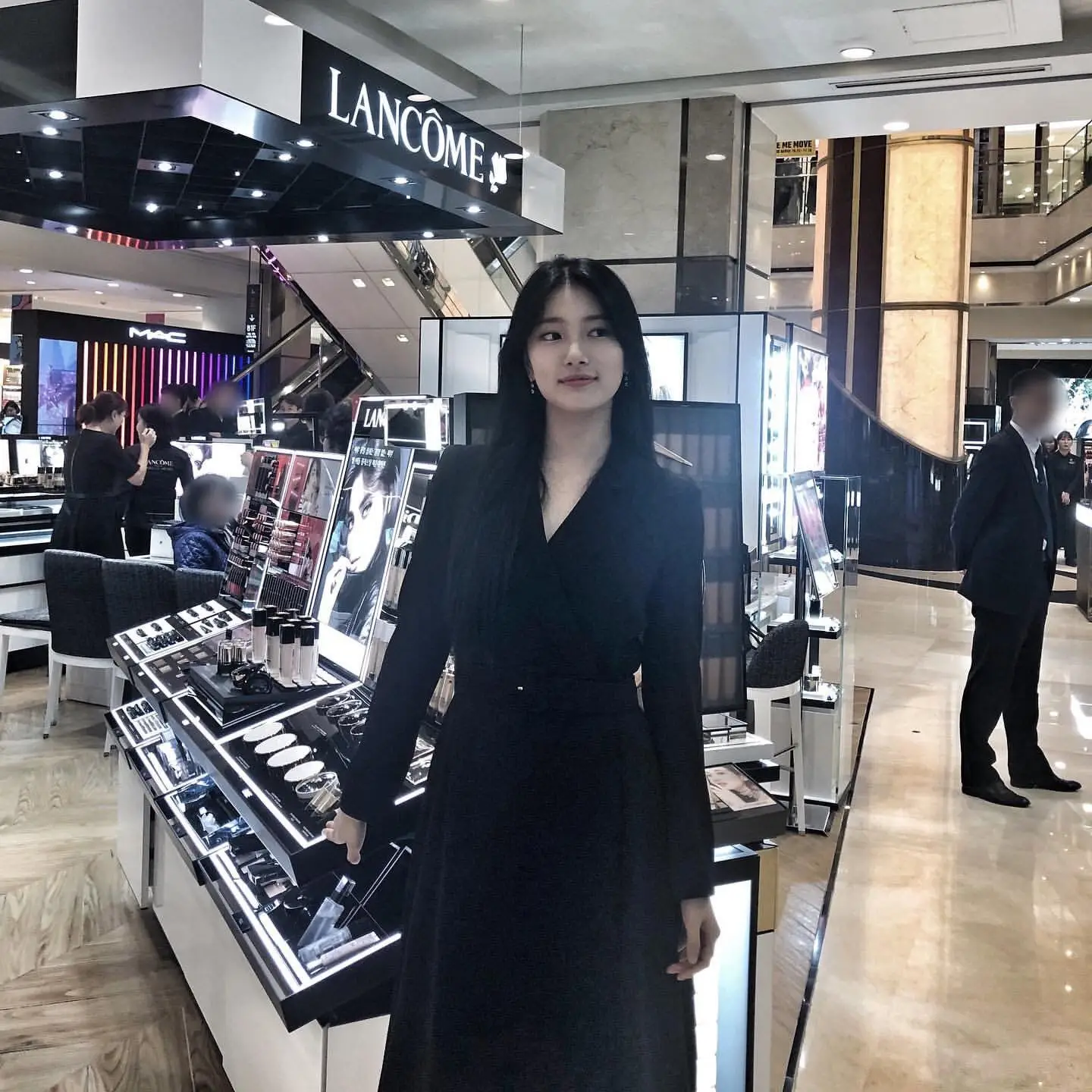 폰카로 찍은 수지.jpg