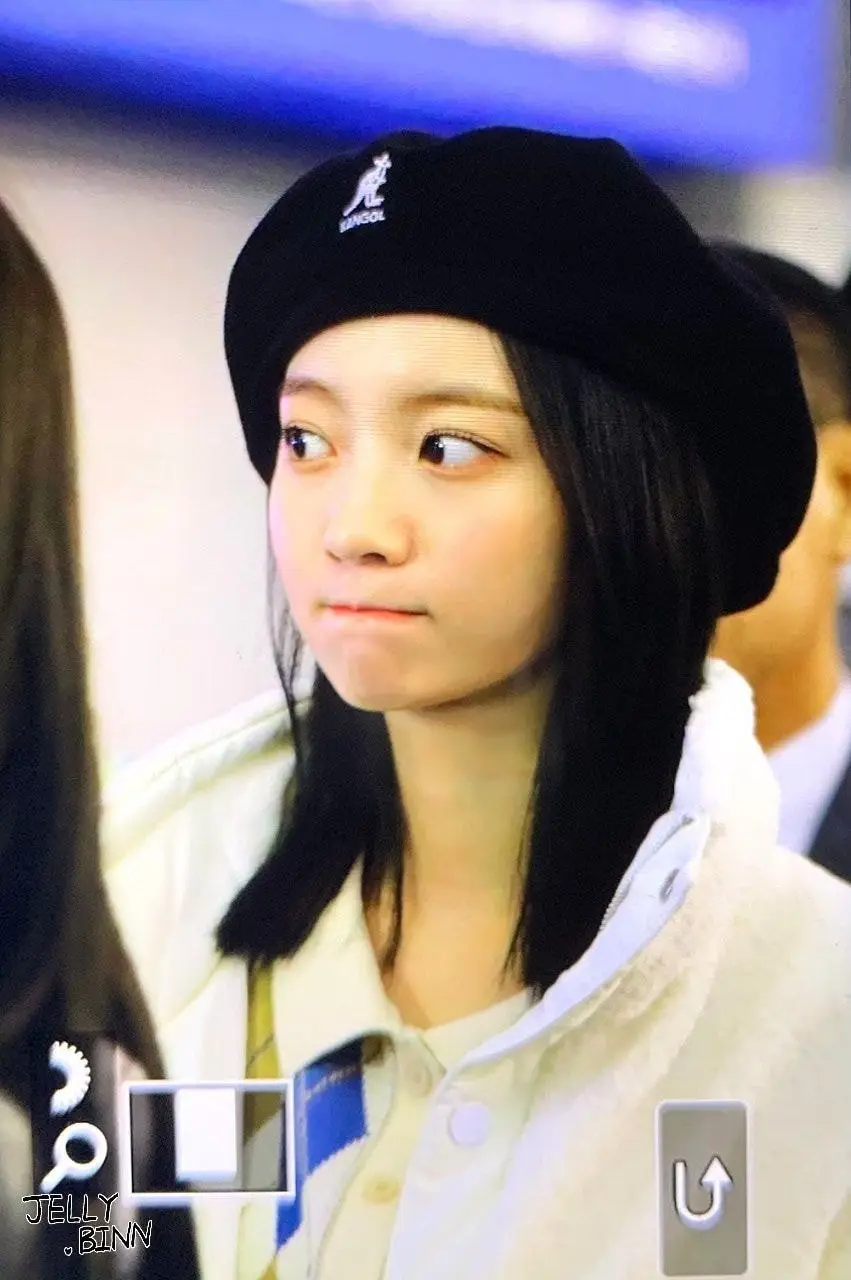 베레모쓰고 출국하는 오마이걸 비니