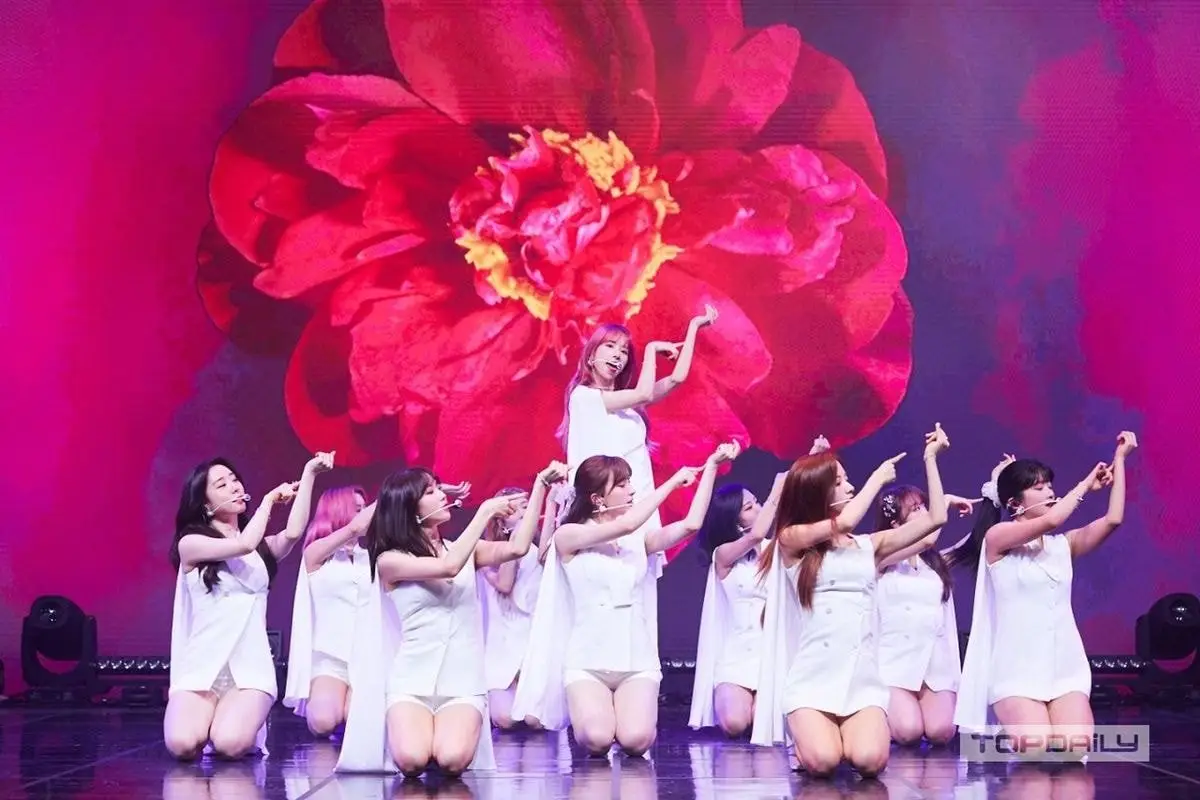 #우주소녀 쇼케이스 현장 무대사진