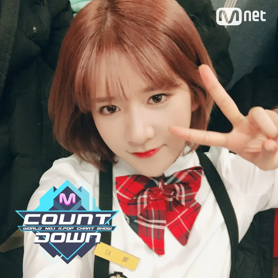 오늘자 엠카 우주소녀 대기실
