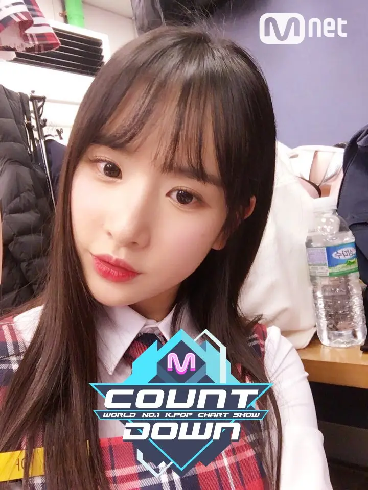 오늘자 엠카 우주소녀 대기실