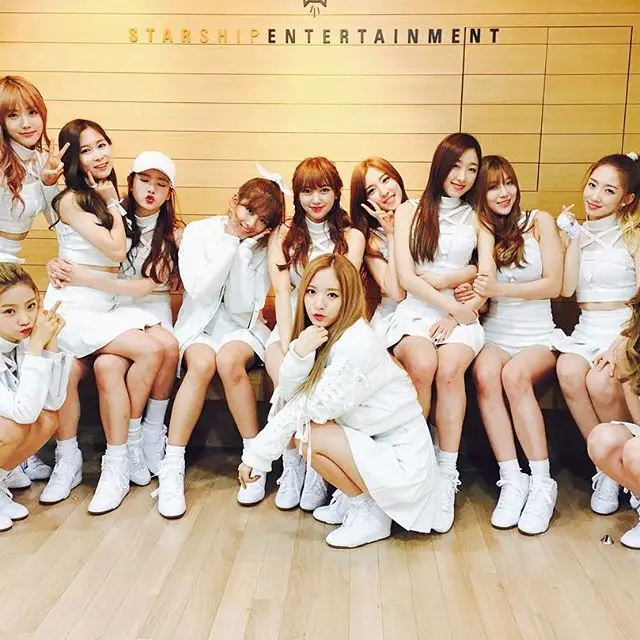 우주소녀 160228 인스타그램 - V앱 재미있으셨어요? 데뷔 첫주가 끝났습니다