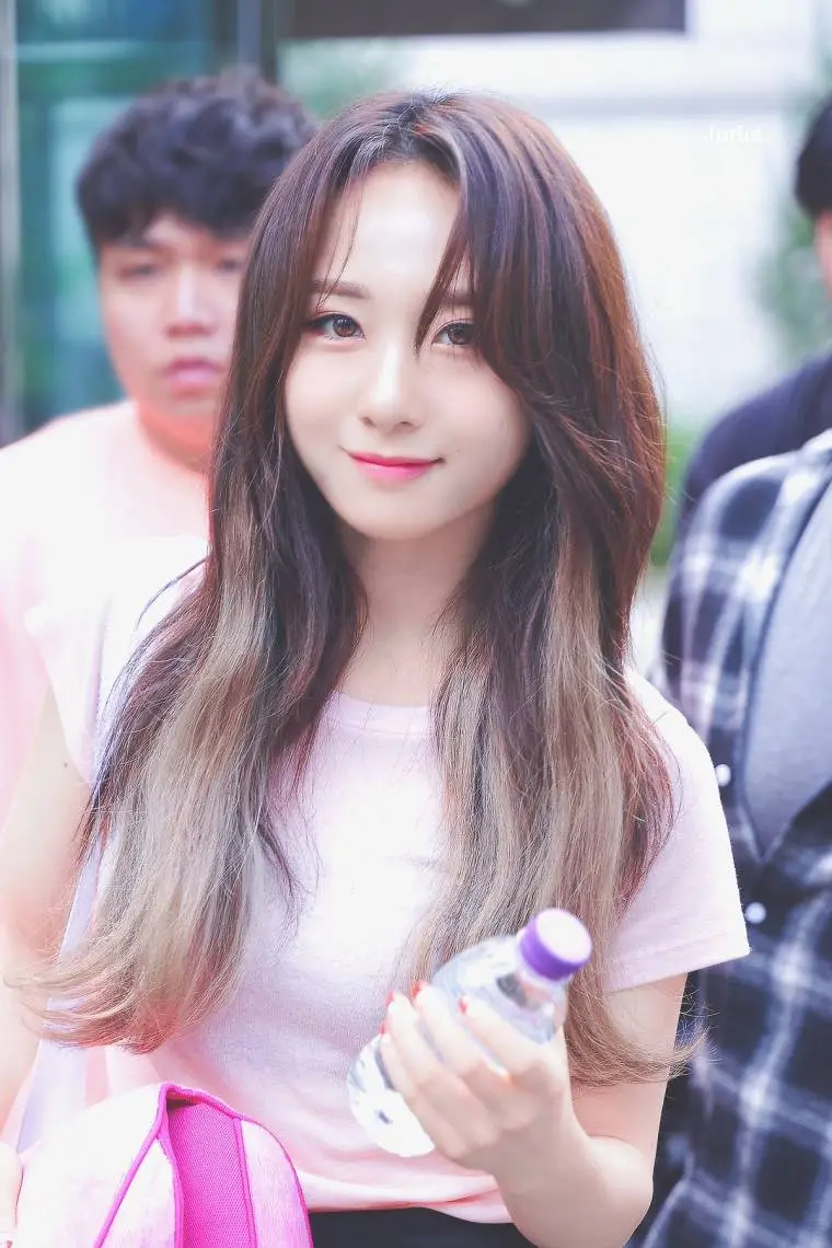 출근길.. #로켓펀치 #쥬리.jpg