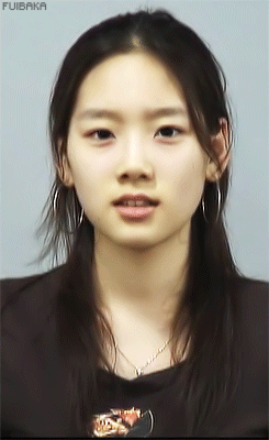 데뷔전 춤연습하던 태연의 풋풋한 움짤