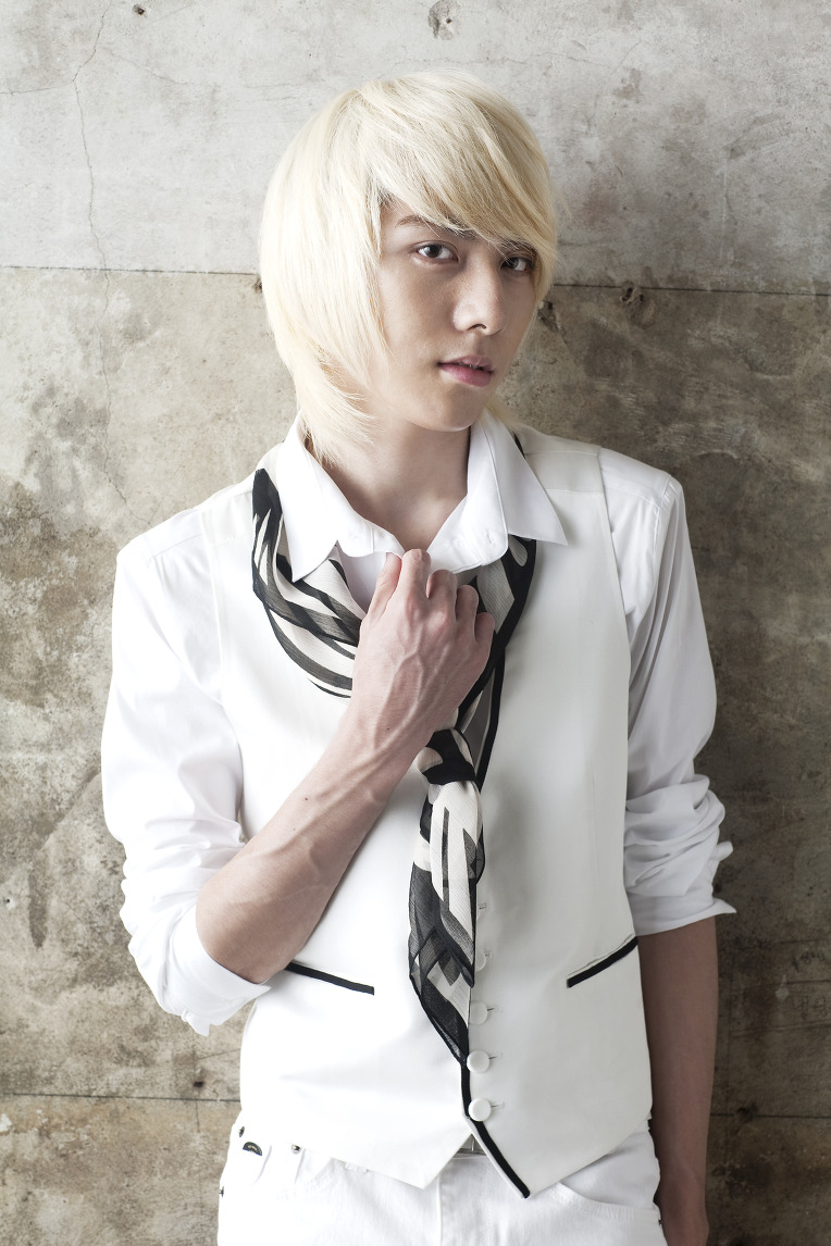 레드애플(LEDApple) 10월에 데뷔하는 신인 남자아이돌-I-OH(이오)